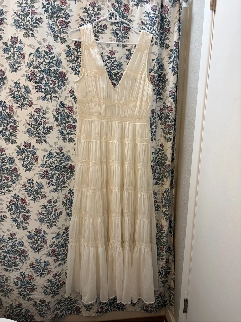 Abercrombie & Fitch Ivory Tiered Maxi Dress V-Neck Sleeveless